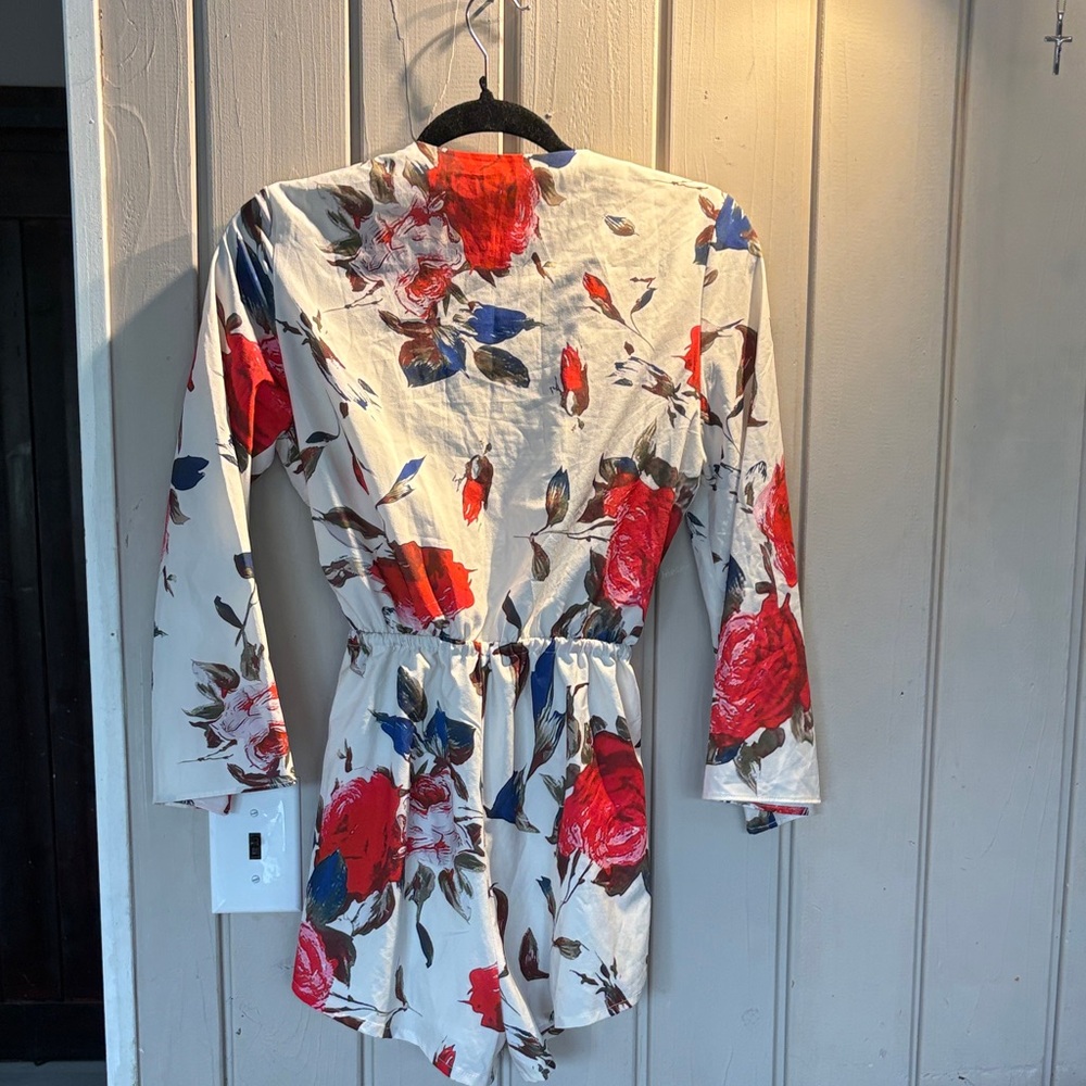 YOINS Floral Romper with Red and Blue Accents - Picture 3 of 3